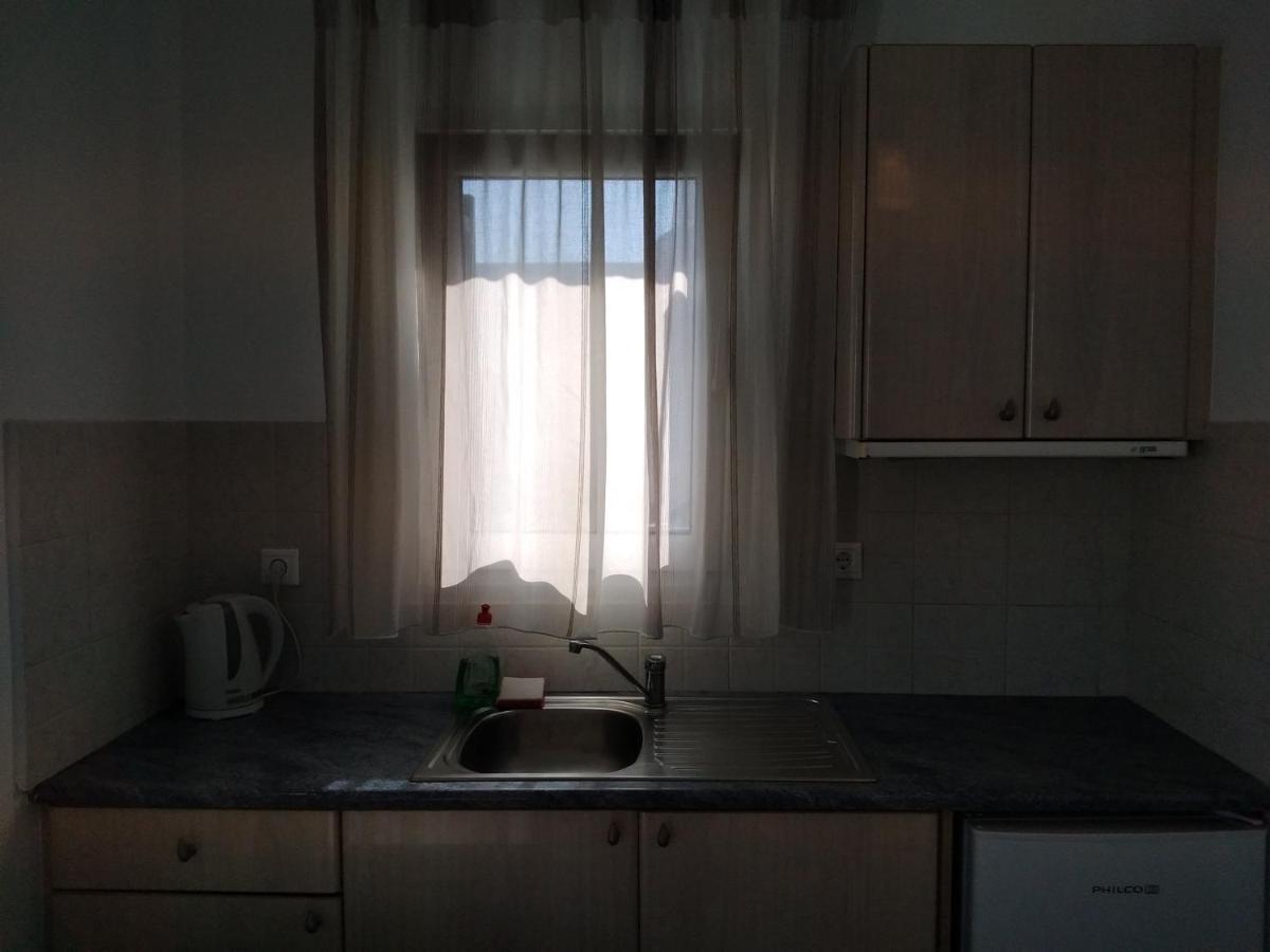 אורנוס Celeste Apartments מראה חיצוני תמונה