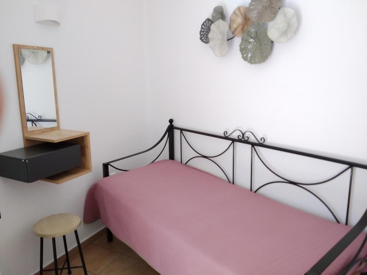 אורנוס Celeste Apartments מראה חיצוני תמונה