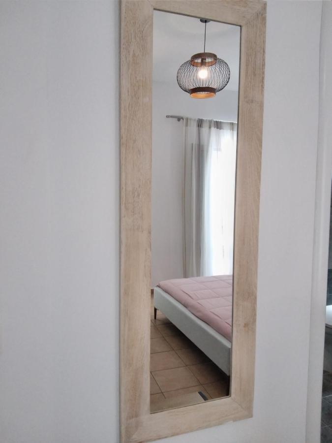 אורנוס Celeste Apartments מראה חיצוני תמונה