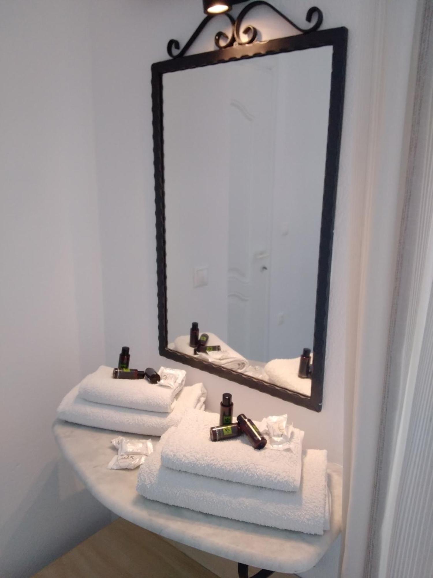 אורנוס Celeste Apartments מראה חיצוני תמונה