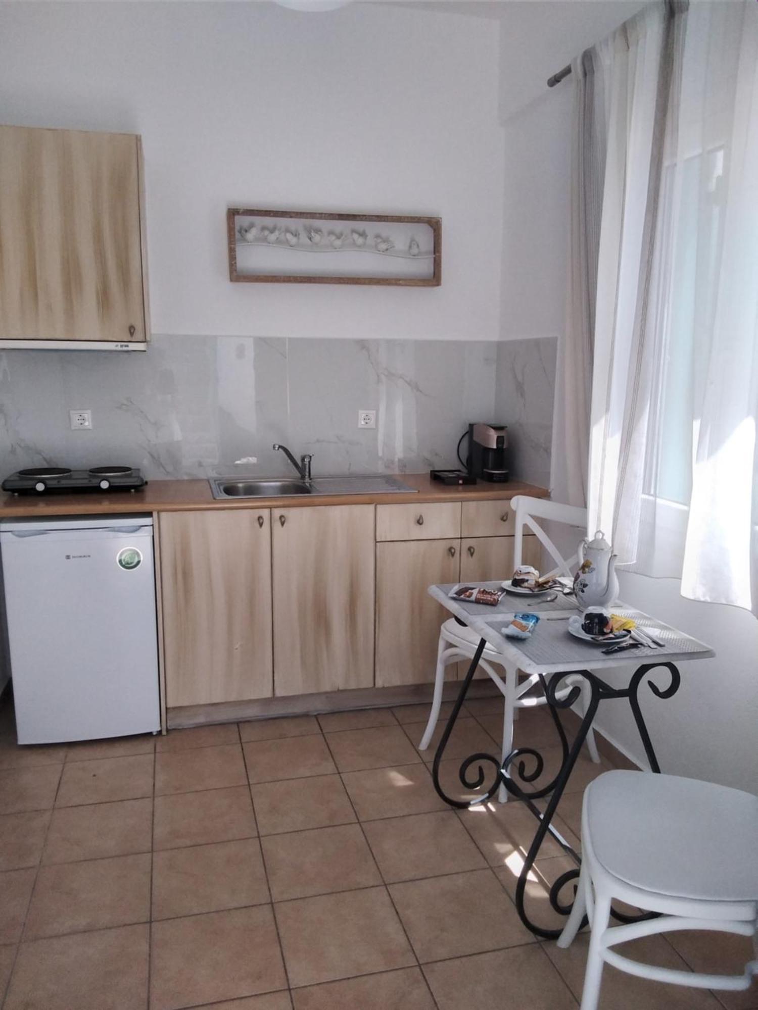 אורנוס Celeste Apartments מראה חיצוני תמונה