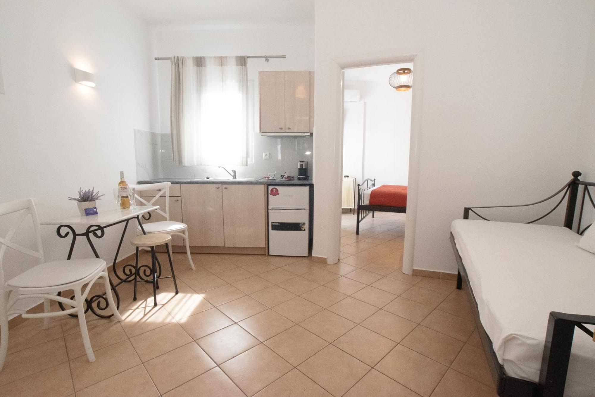 אורנוס Celeste Apartments מראה חיצוני תמונה