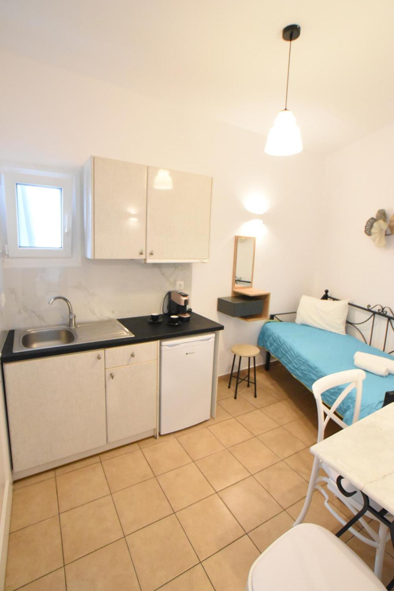 אורנוס Celeste Apartments מראה חיצוני תמונה