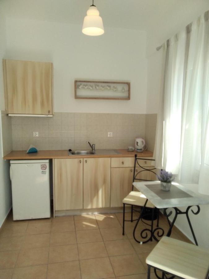 אורנוס Celeste Apartments מראה חיצוני תמונה