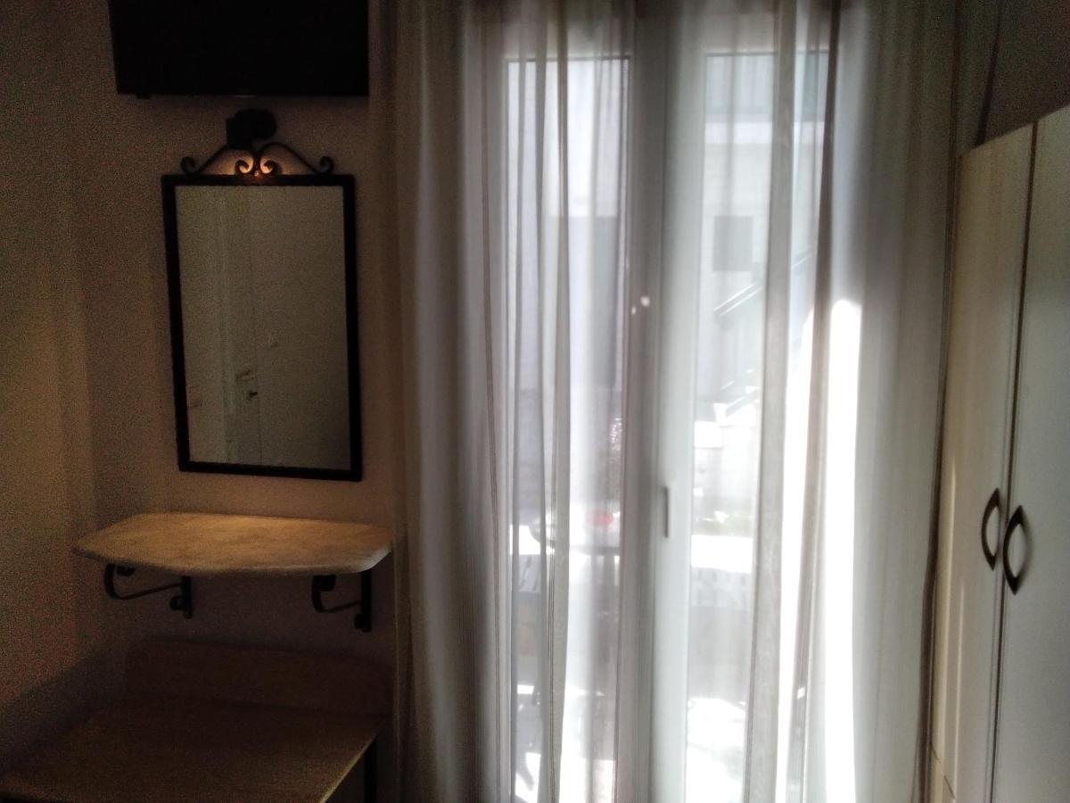 אורנוס Celeste Apartments מראה חיצוני תמונה