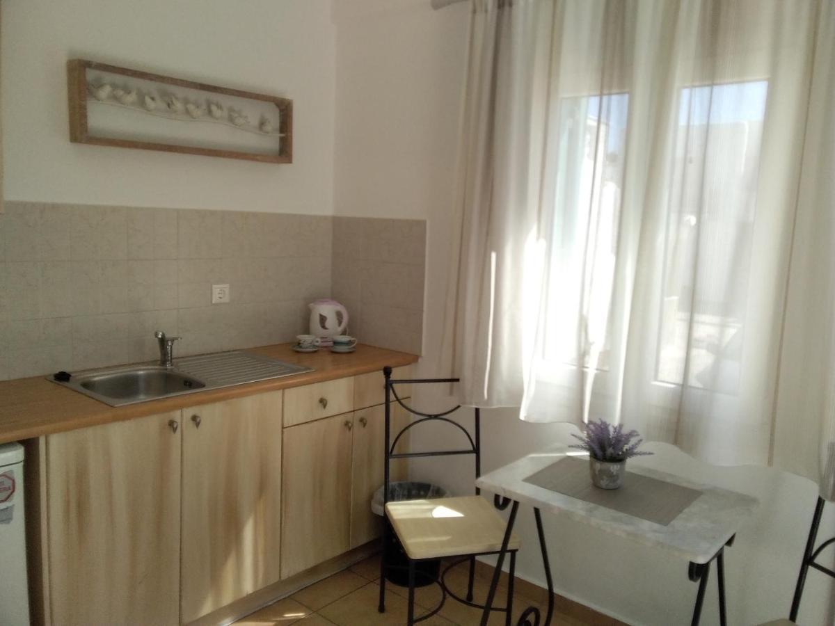 אורנוס Celeste Apartments מראה חיצוני תמונה