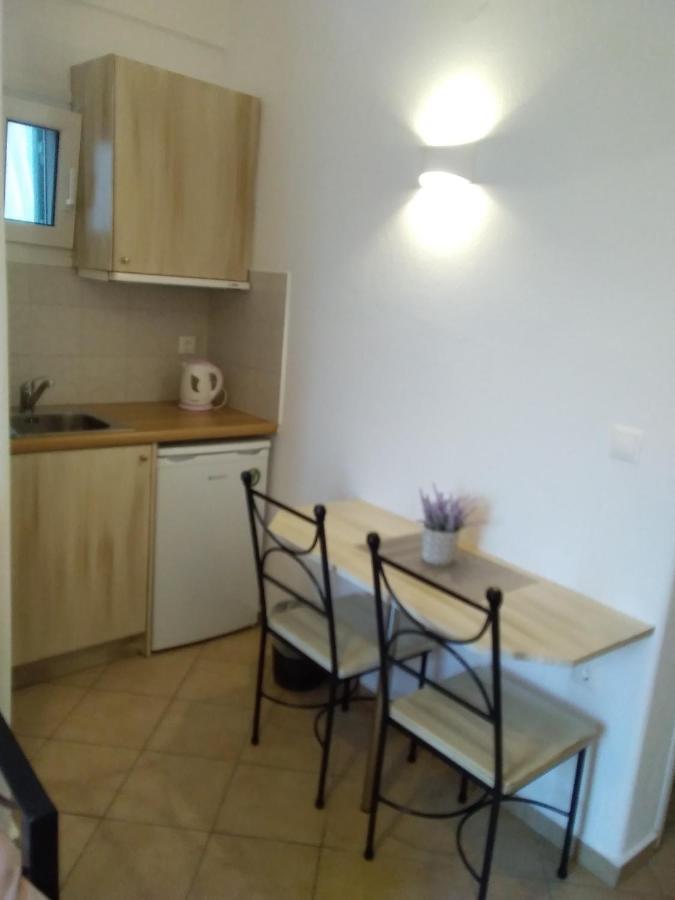 אורנוס Celeste Apartments מראה חיצוני תמונה