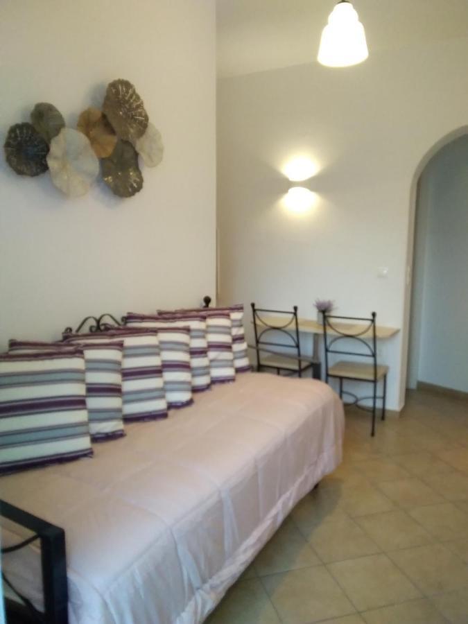 אורנוס Celeste Apartments מראה חיצוני תמונה